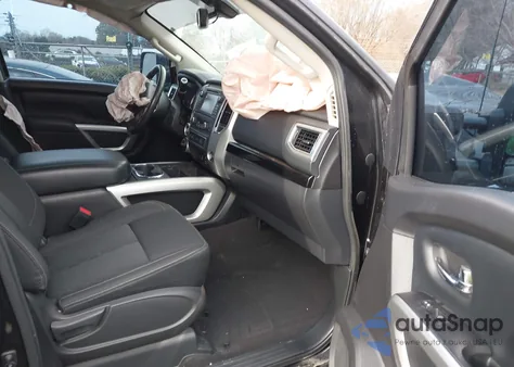 2017 Nissan Titan Xd Sv Diesel z USA, uszkodzony, nr VIN 1N6BA1F46HN509916